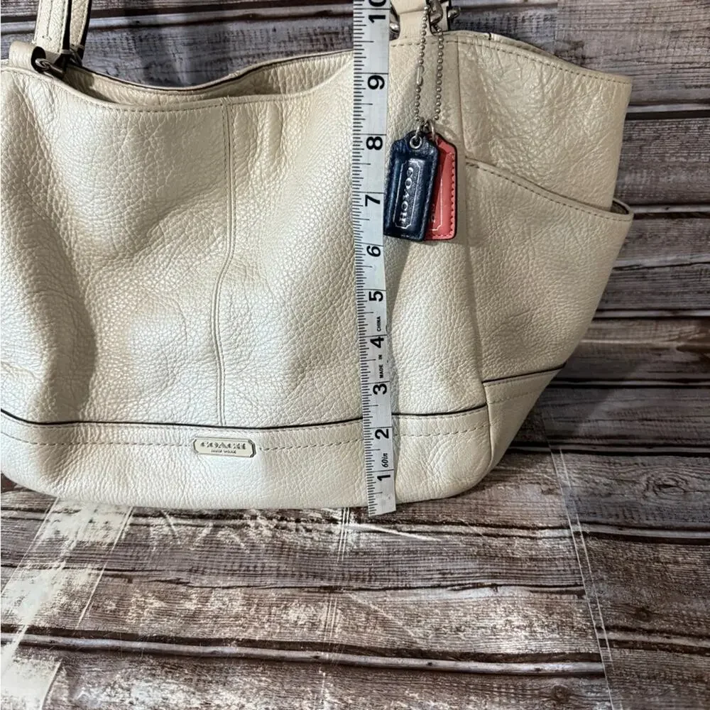 Coach Cream Leather Shoulder Bag with Navy & Red Tag